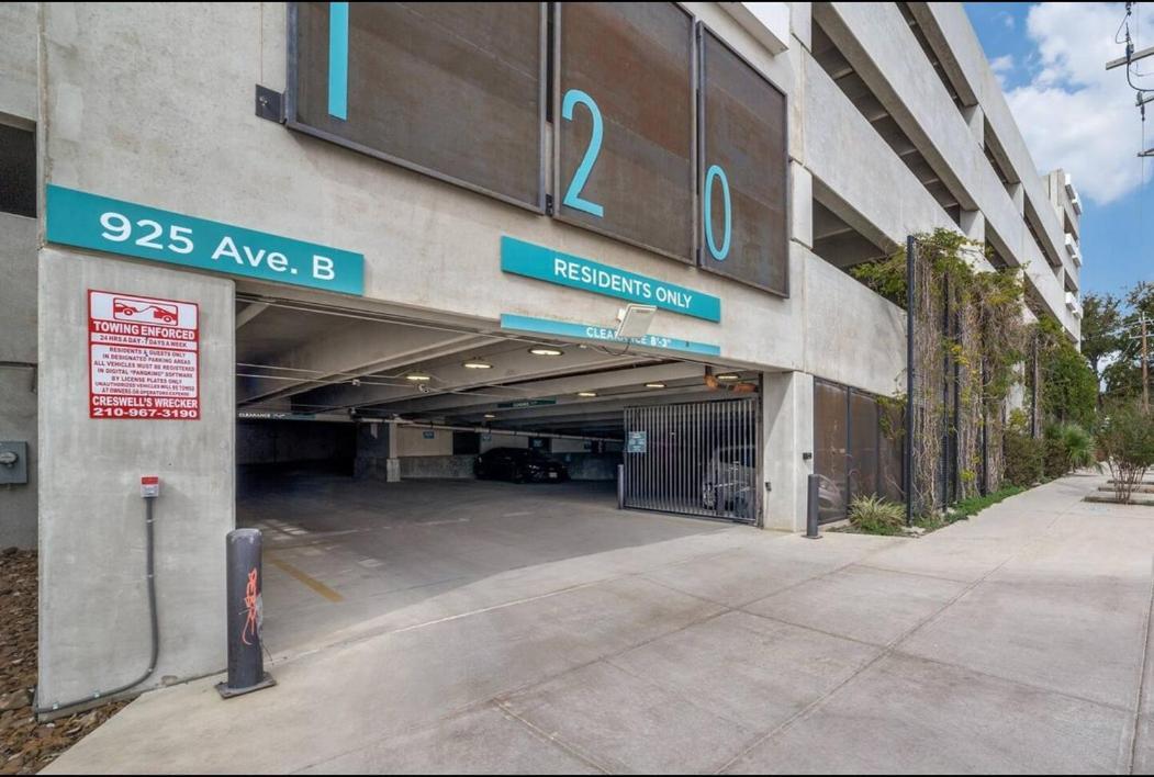 Riverwalk Penthouse Oasis W/Free Parking Gym Pool San Antonio Buitenkant foto